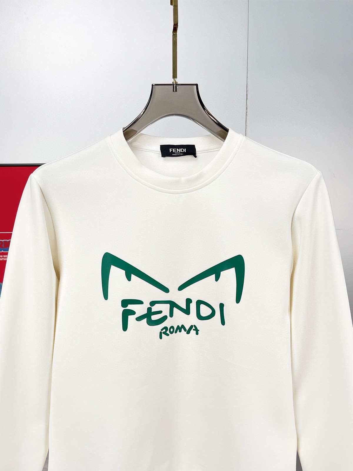 图片[5]-P480 FENDI芬迪  最大6XL穿240斤  2024秋冬GW同步卫衣T恤！秋冬单穿打底都非常出色！延续经典！全品相订单款！胸前重 工艺logo设计高端订制空气层长绒棉面料从版型到设计都很有时代的新潮感不管版型还是设计足够有细节！领口微微贴合颈部 好版型好面料！高密度精棉材质 上身舒适亲肤保暖有型！码数:M-6XL（178 140斤L 最大240斤）-高仿包包