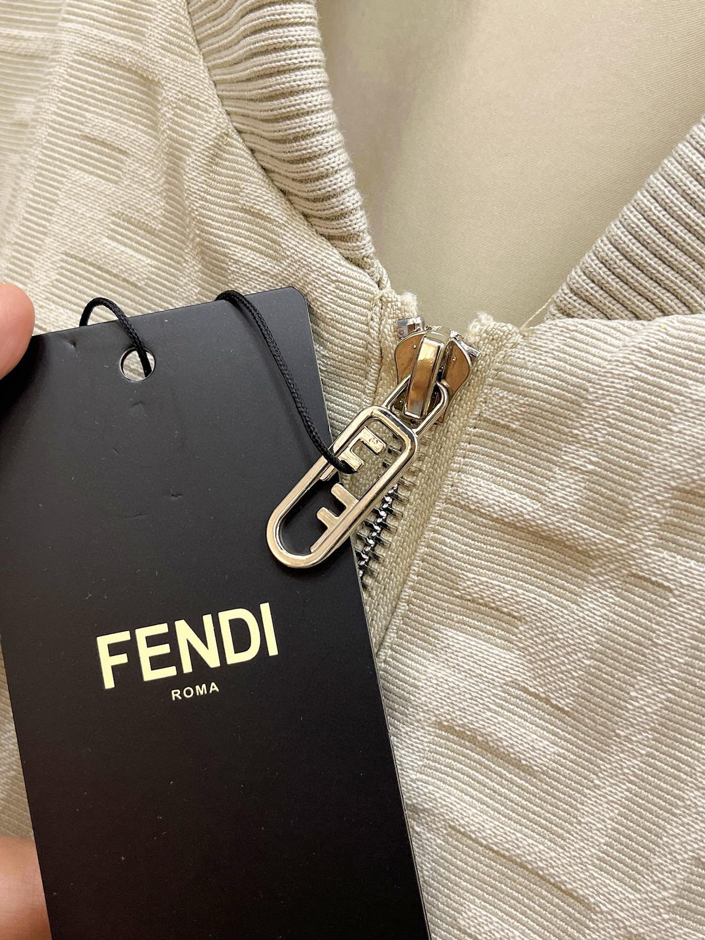 图片[3]-P900 FENDI芬迪 2024秋冬新款夹克 原版1:1订制五金配件全进口原版定制 欢迎专柜对比 超柔软 超级重工 面料做工杠杠的👍版型完美 注意⚠面料超舒服 独家款 非市场货 男女同款尺码：M-XXXL-高仿包包