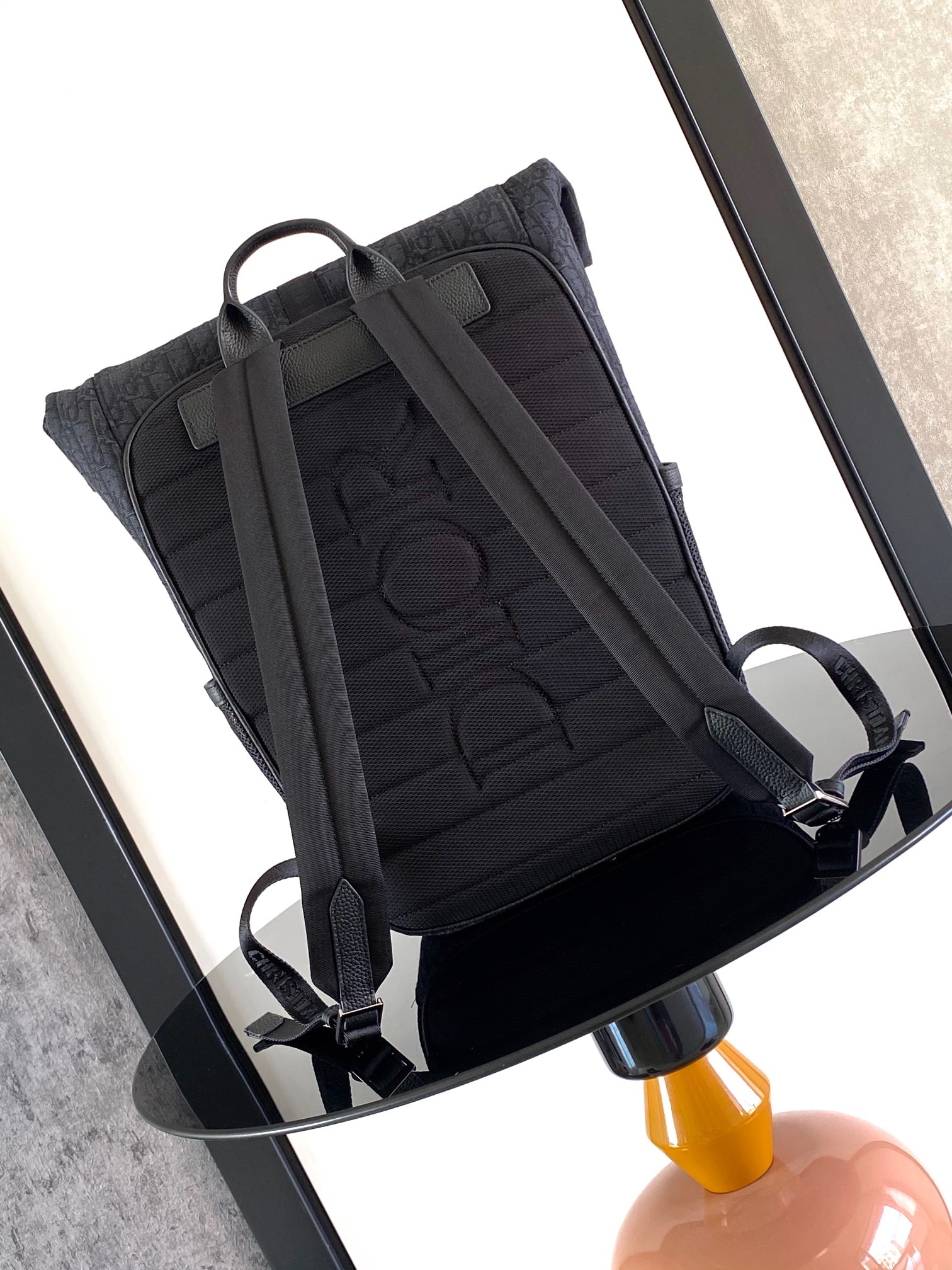 The Dior 8 roll-top backpack, a new addition to the Spring 2025 menswear collection, is stylish and functional, crafted from materials such as black Oblique printed fabric and enhanced with a self-buckle flap with Dior 8 buckle. The front, adorned with the Dior logo, features a spacious main compartment, two slash pockets, and two mesh fabric side pockets for practical use and to add the finishing touch to a casual look Body: cotton Technical fabricBull leatherLining: CottonTechnical fabricBull leather main compartment with self-fastening flap and Dior 8 buckleInterior flat computer compartmentInterior slit pocketsSide mesh fabric pocketsLeather top handlesAdjustable padded shoulder strapPadded mesh fabric backDior logo on frontMetal overlayBrass Dior logo on frontDior logo embossed on interiorInterior Dior embossingPackage with dust bagSize: 39 x 42 x 13 cm (L x H x W) 13 cm (L x H x W)Main compartment for 1 15-inch laptop, A4 documents and 1 tabletSide pockets for various cell phone modelsNo. 1ESBA216YK-High-Fashion Factory