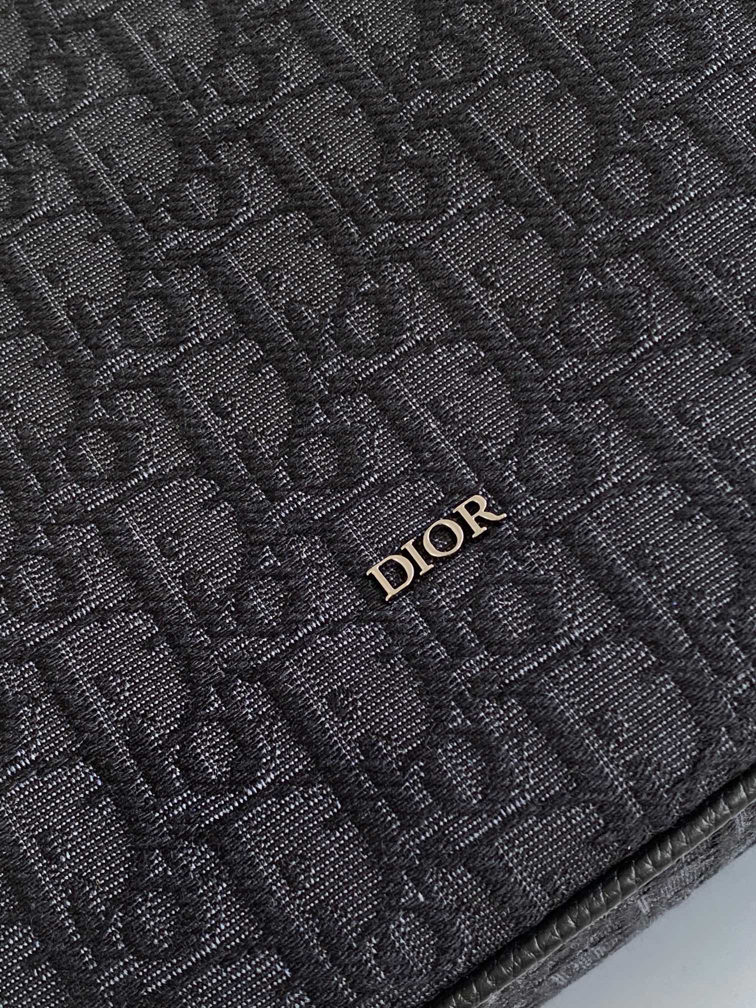 The Dior 8 roll-top backpack, a new addition to the Spring 2025 menswear collection, is stylish and functional, crafted from materials such as black Oblique printed fabric and enhanced with a self-buckle flap with Dior 8 buckle. The front, adorned with the Dior logo, features a spacious main compartment, two slash pockets, and two mesh fabric side pockets for practical use and to add the finishing touch to a casual look Body: cotton Technical fabricBull leatherLining: CottonTechnical fabricBull leather main compartment with self-fastening flap and Dior 8 buckleInterior flat computer compartmentInterior slit pocketsSide mesh fabric pocketsLeather top handlesAdjustable padded shoulder strapPadded mesh fabric backDior logo on frontMetal overlayBrass Dior logo on frontDior logo embossed on interiorInterior Dior embossingPackage with dust bagSize: 39 x 42 x 13 cm (L x H x W) 13 cm (L x H x W)Main compartment for 1 15-inch laptop, A4 documents and 1 tabletSide pockets for various cell phone modelsNo. 1ESBA216YK-High-Fashion Factory