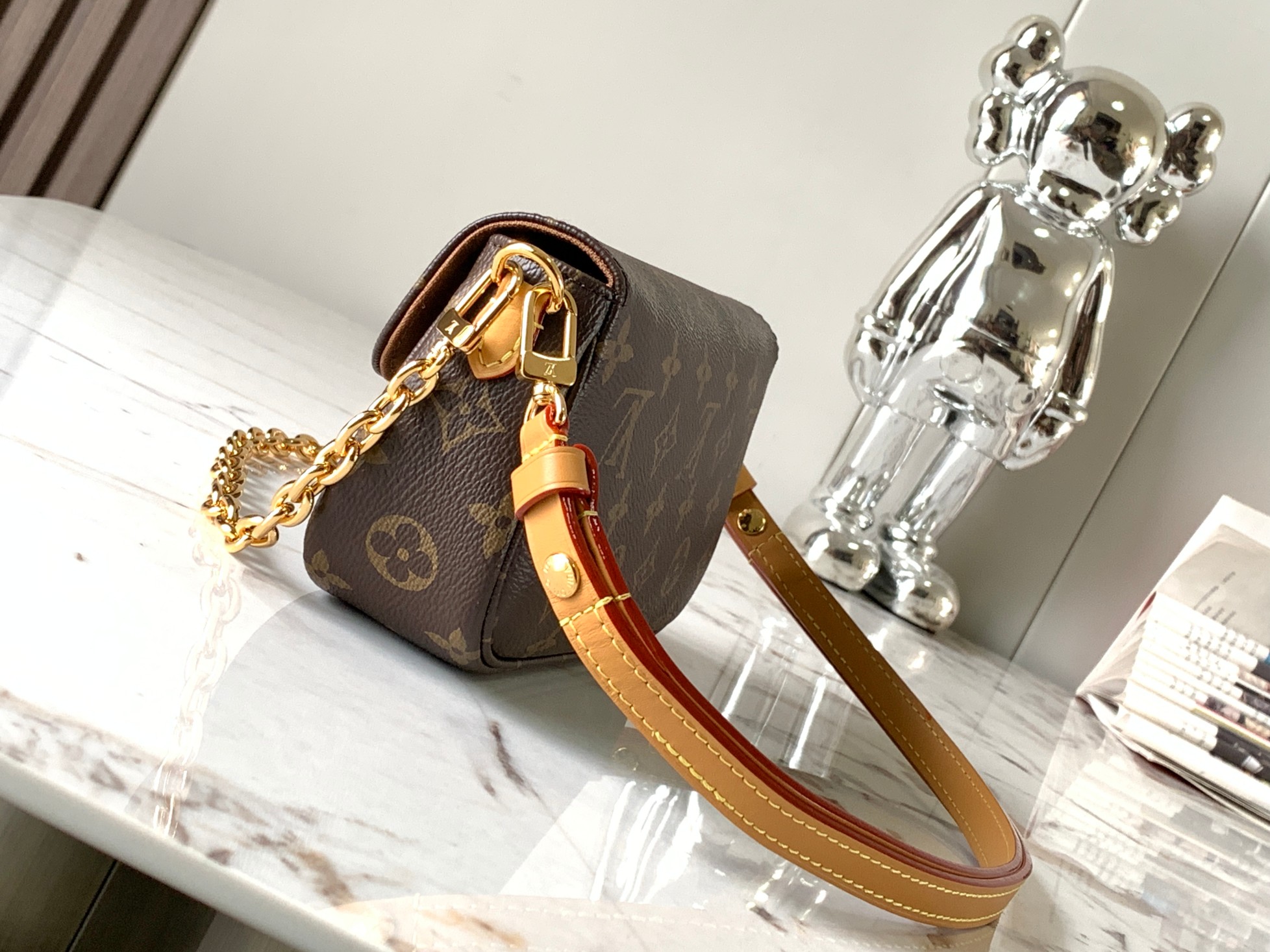 图片[2]-P1160

Sac Recoleta 手袋
型号：M81911
材料：A级全钢五金进口原厂面料
包装：全套原厂免税M博柏利装
尺寸：23.5x12x4.3cm-高仿包包