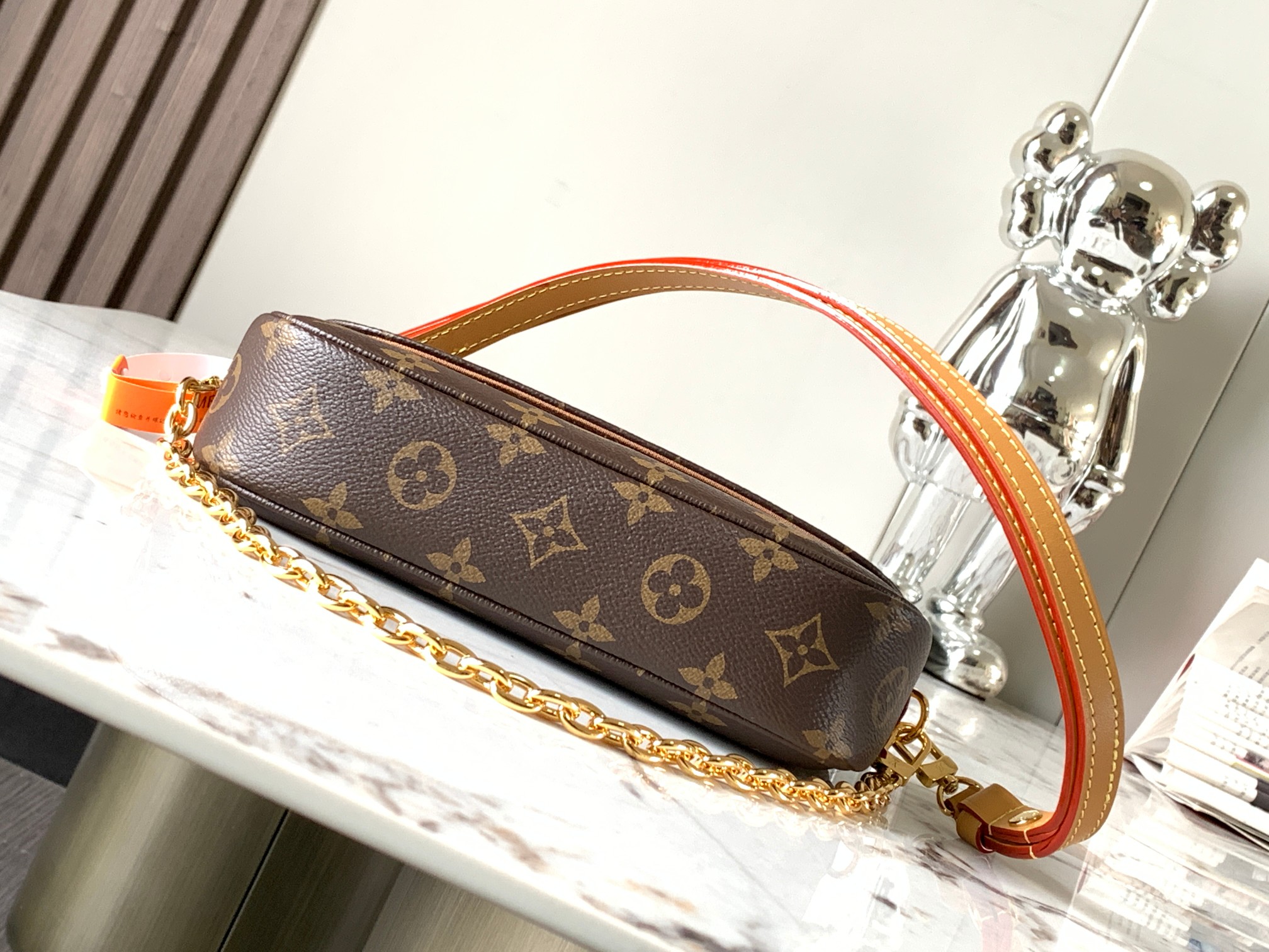 图片[4]-P1160

Sac Recoleta 手袋
型号：M81911
材料：A级全钢五金进口原厂面料
包装：全套原厂免税M博柏利装
尺寸：23.5x12x4.3cm-高仿包包