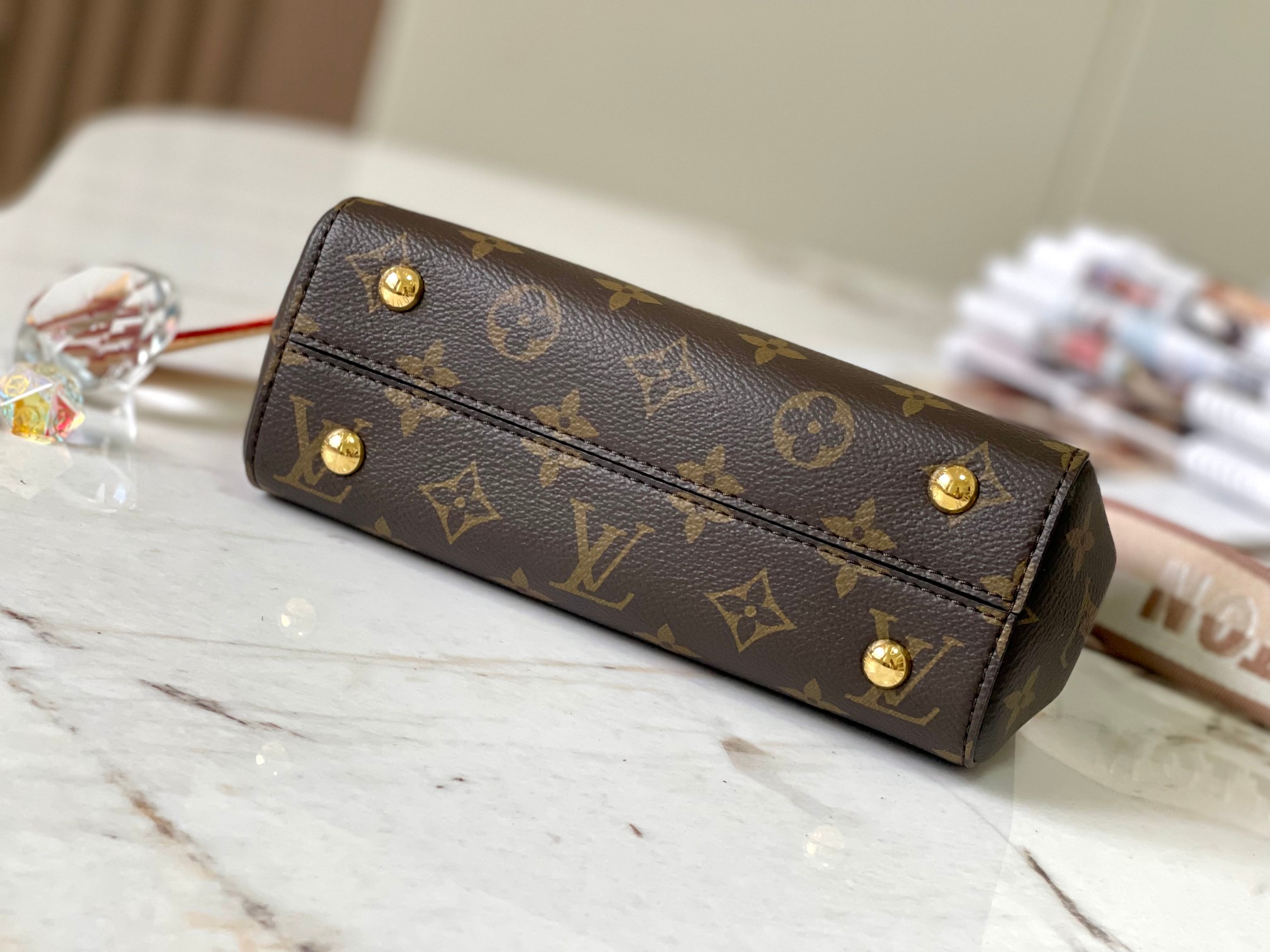 图片[4]-p1600

CLUNY 迷你手袋
型号：M46055
材料：A级全钢五金进口原厂面料
包装：全套原厂免税M博柏利装
尺寸：20x16x7.5CM-高仿包包