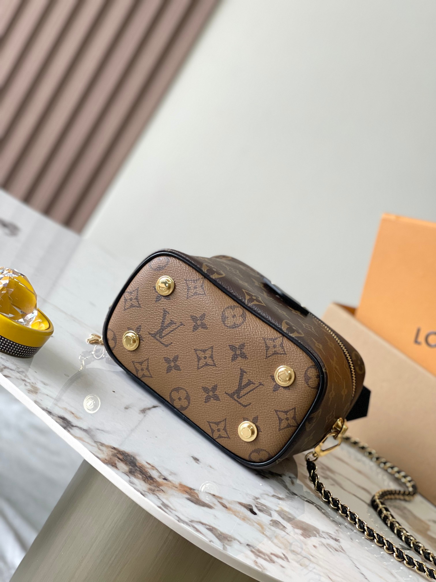 图片[4]-p1600

VANITY CHAIN POUCH 手袋
型号：M47128
材料：A级全钢五金进口原厂面料
包装：全套原厂免税M博柏利装
尺寸：19×11.5×6.5cm-高仿包包