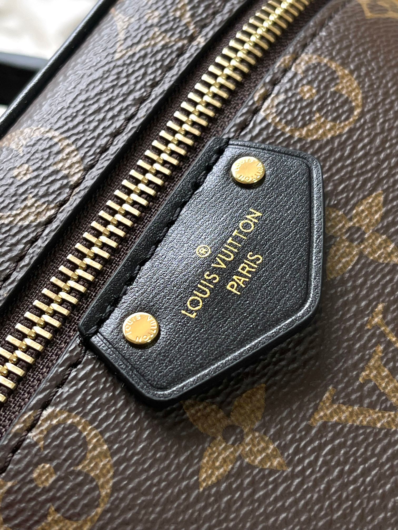 图片[5]-p1600

VANITY CHAIN POUCH 手袋
型号：M47128
材料：A级全钢五金进口原厂面料
包装：全套原厂免税M博柏利装
尺寸：19×11.5×6.5cm-高仿包包