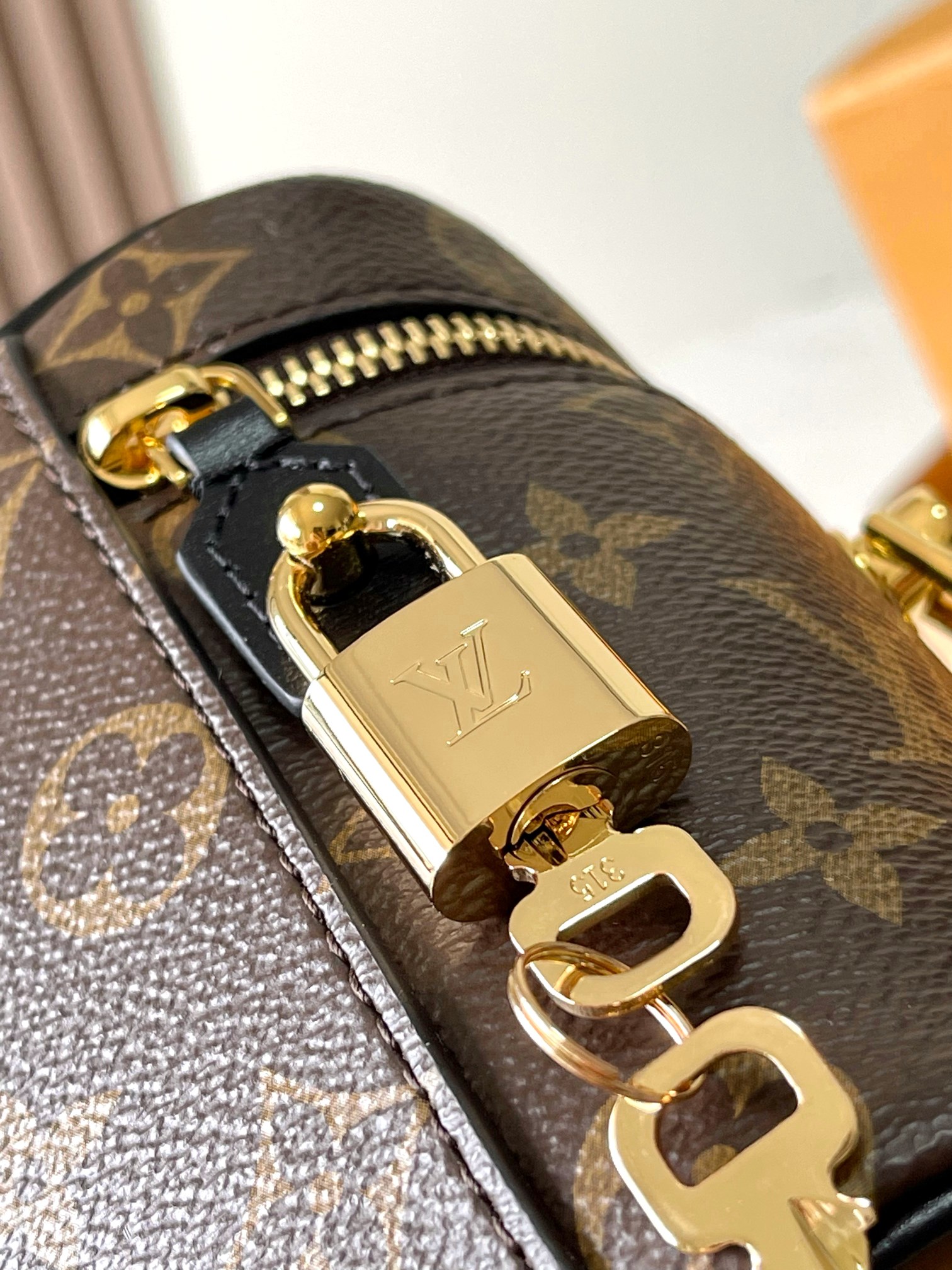 图片[7]-p1600

VANITY CHAIN POUCH 手袋
型号：M47128
材料：A级全钢五金进口原厂面料
包装：全套原厂免税M博柏利装
尺寸：19×11.5×6.5cm-高仿包包