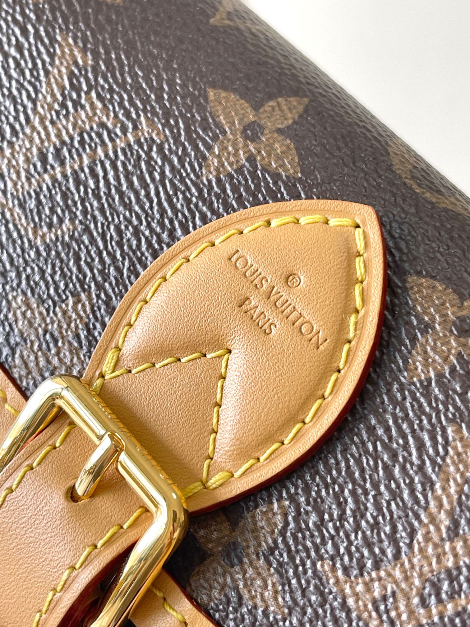 p1560 this Nano Diane handbags concentrated Diane handbags conformation Model: M8356683298 Material: A grade all-steel hardware imported original fabrics Packaging: a full set of the original duty-free M Berberi installed Size: 19 * 10.5 * 6CM-high replica bags