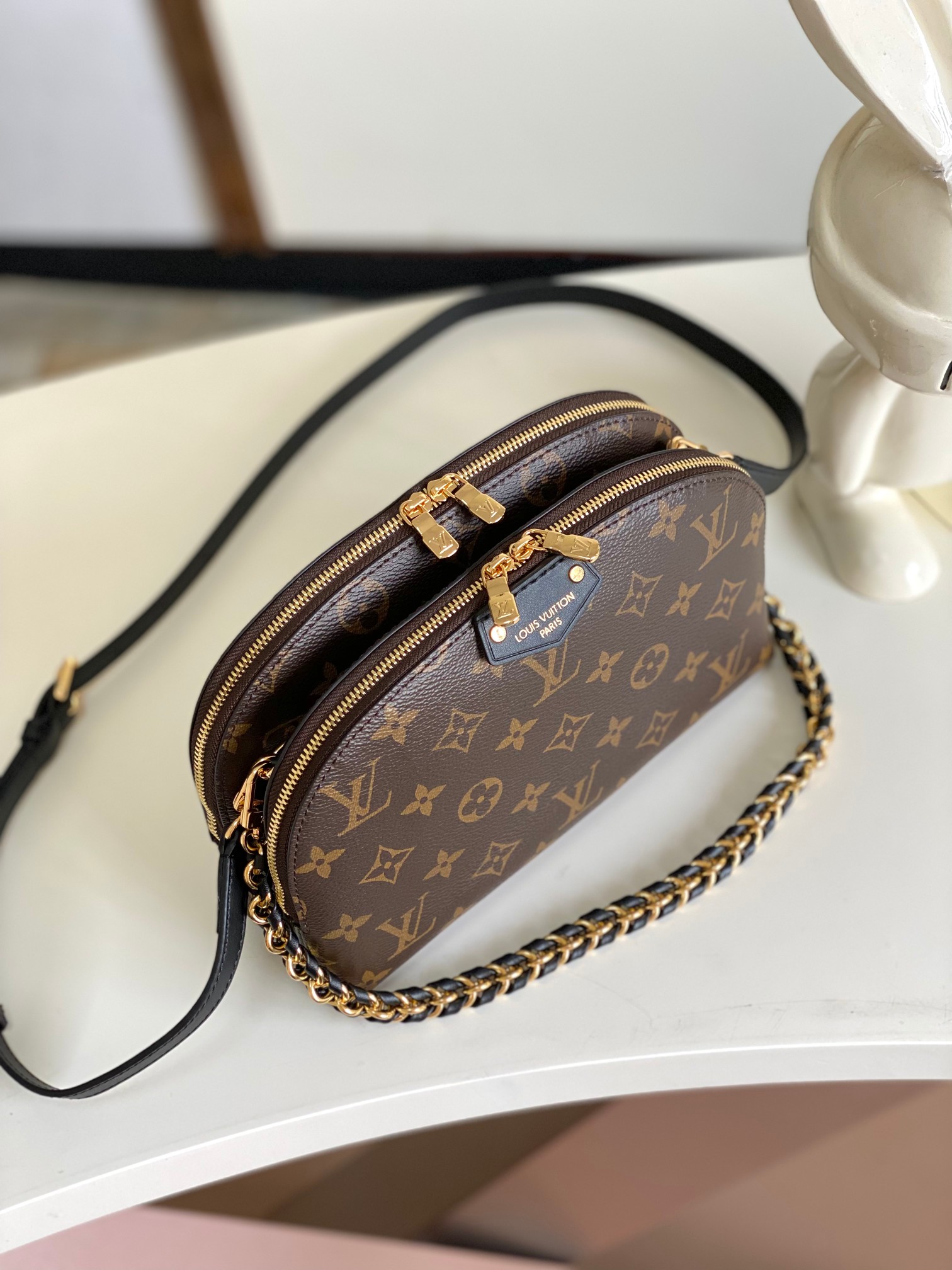 图片[2]-P900 M12996 Be Alma 手袋融汇品牌标志性 Alma 手袋和化妆包设计于 2025 Cruise 早春系列玩味都市旅行风尚紧凑构型配有编织链条可作手拿包或系上长肩带斜挎
15 x 7 x 27 厘米
(高 x 宽 x 长度)-高仿包包