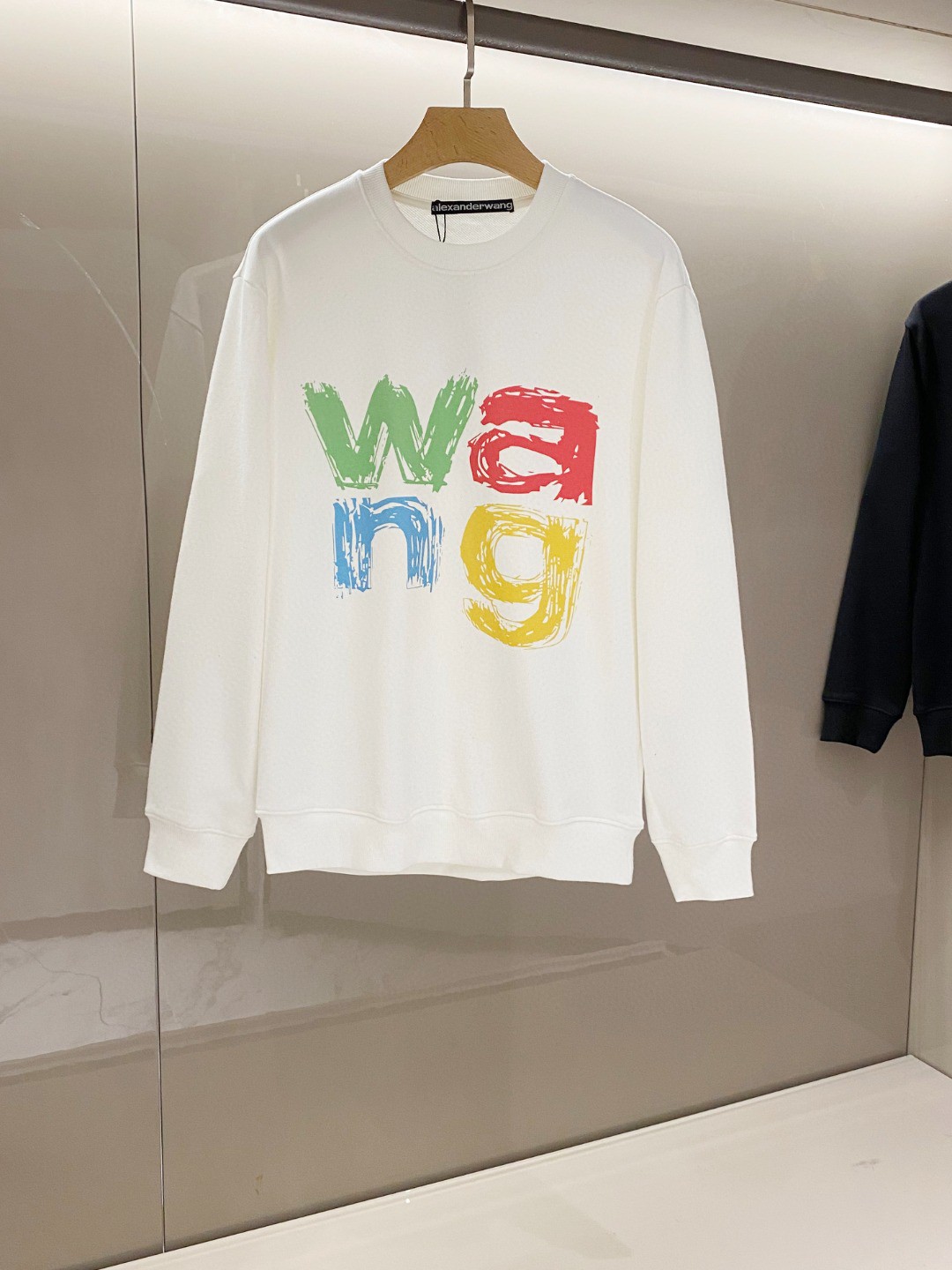 P560 💰 Da Wang Jia Spring 2025 Alexander Wa*g fashion hand-painted colorful print co-ed round neck sweater most popular silhouette style, the proportion of the perfect pinch single wear underneath. Made from soft, breathable jersey cotton. Chest new hand-painted printed Logo using mechanical press design is exceptionally novel, three-dimensional proportion sense of full, fashionable and trendy atmosphere comes to the fore! Color: white black Size: S-XL S code: shoulder width 48cm - chest 116cm - length 69cm - sleeve length 60cm M code: shoulder width 49cm - chest 120cm - length 70cm - sleeve length 61cm LL code: shoulder width 50cm - chest 124cm - length 72cm - sleeve length 63cm XL code: shoulder width 51cm - chest 128cm - length 74cm - sleeve length 65cm - length 74cm - sleeve length 65cm - sleeve length 63cm 74cm-sleeve length 65cm-high-fashion factory