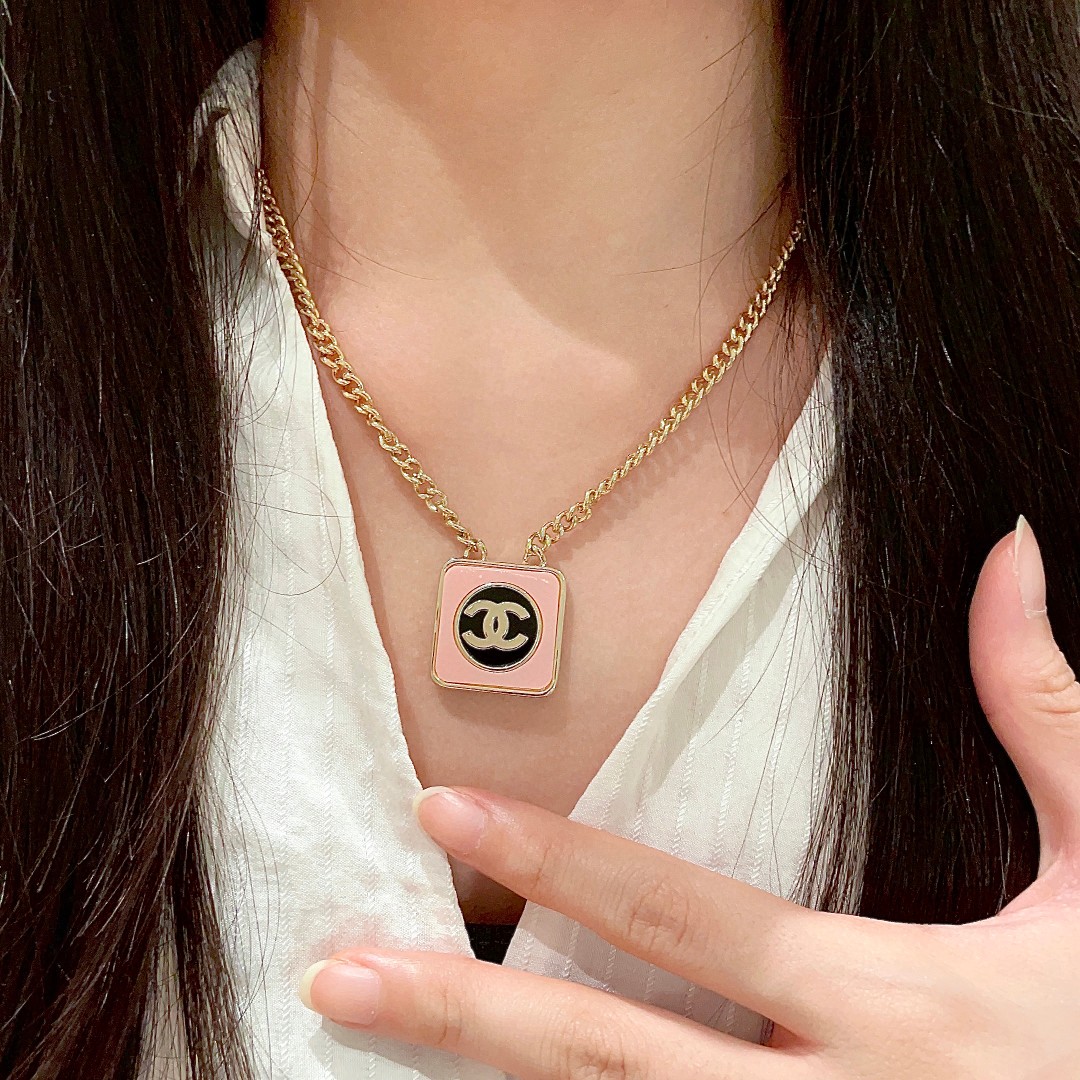Picture[2]-P130 Chanel Medieval Letters Necklace 👀 Chanel home styles really do not need to be introduced 😘🎶 each section is super good-looking delicate and generous very show temperament. -high quality replica handbags