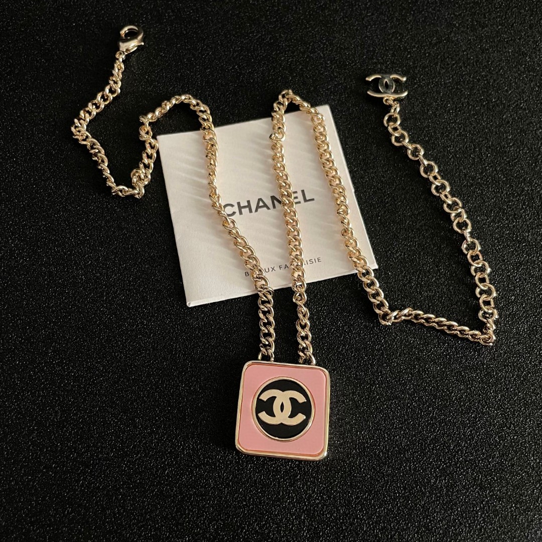 Picture [5]-P130 Chanel Medieval Letters Necklace 👀 Chanel home styles really do not need to be introduced 😘🎶 each section is super good-looking delicate and generous very show temperament. -high quality replica handbags