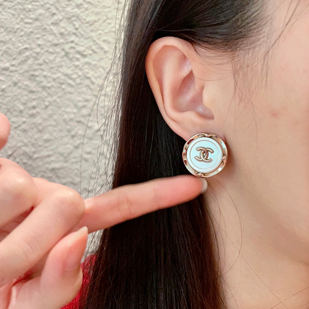 Picture [2]-P120 Chanel Chanel 中古 earrings 👀 Chanel home styles really do not need to introduce more 😘🎶 each paragraph is super good-looking delicate and generous very show temperament. -high quality replica handbags