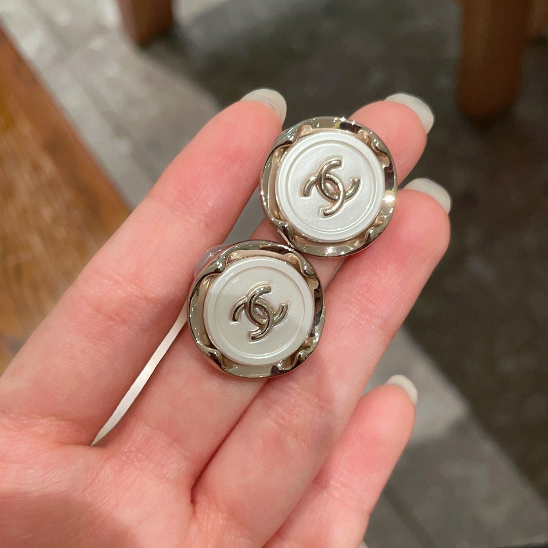 Picture [4]-P120 Chanel Chanel Medieval earrings 👀 Chanel home styles truly no need to introduce more 😘🎶 each section is super good-looking delicate and generous very show temperament. -high quality replica handbags