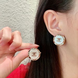 P120 Chanel Chanel 中古 earrings 👀 Chanel home styles really do not need to introduce more 😘🎶 each section is super good-looking delicate and generous very show temperament. -High imitation factory