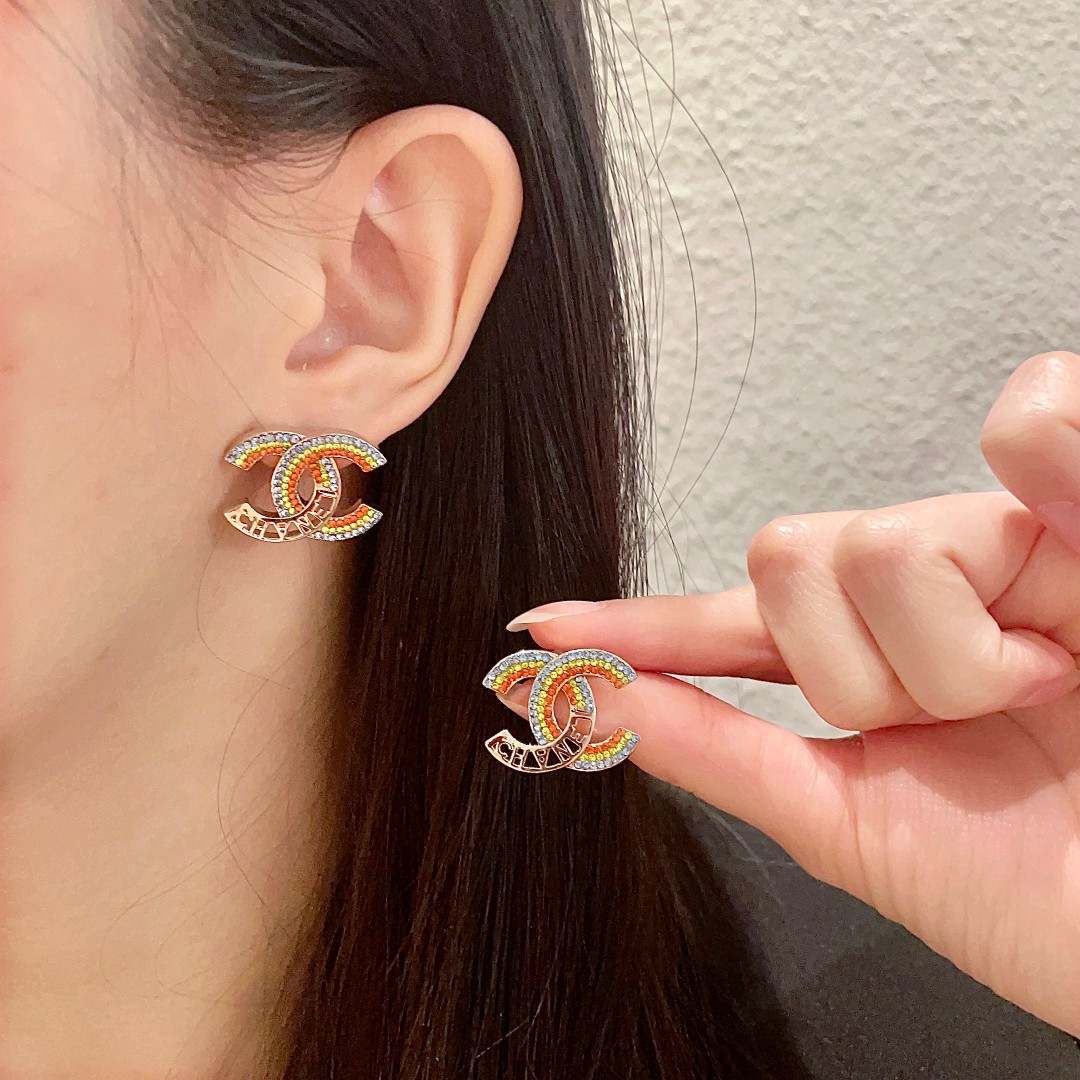 P120 Chanel香奈儿 中古 耳钉👀香奈儿家的款式真心无需多介绍😘🎶每一款都超好看精致大方非常显气质.-高仿包包