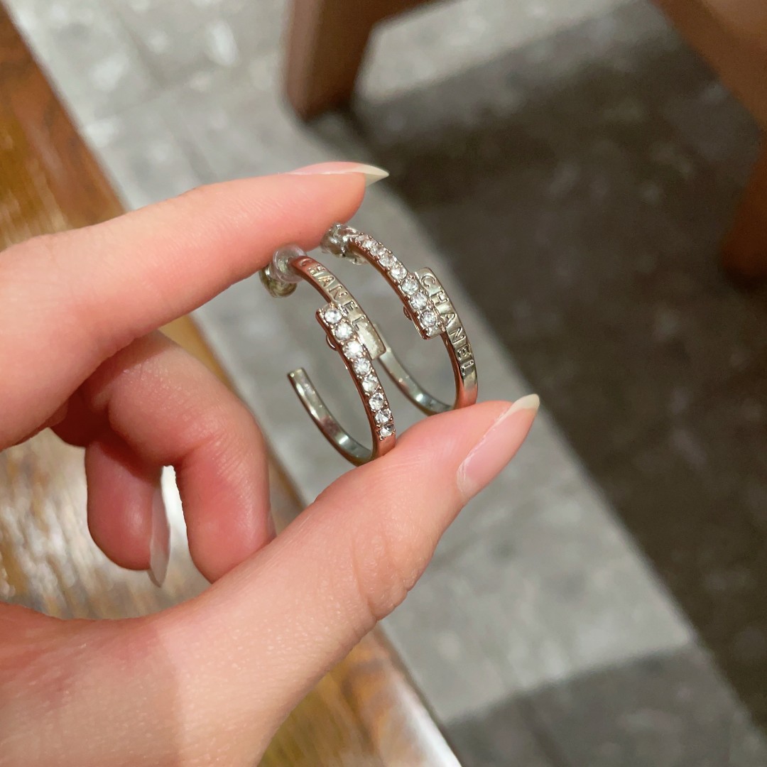 Picture [4]-P120 Chanel Chanel Medieval earrings 👀 Chanel home styles truly no need to introduce more 😘🎶 each section is super good-looking delicate and generous very show temperament. -high quality replica handbags
