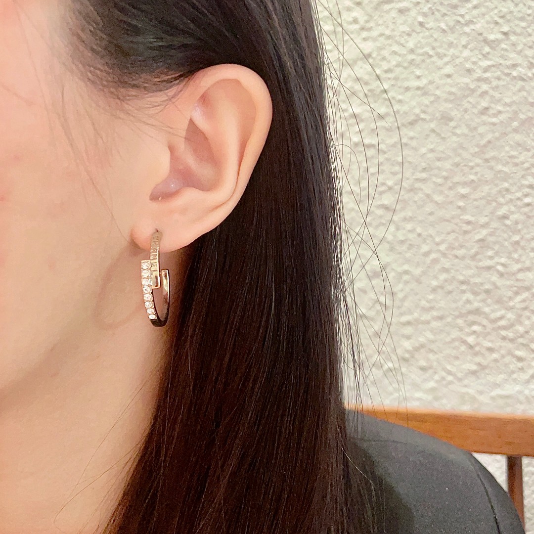Picture [3]-P120 Chanel Chanel Medieval earrings 👀 Chanel home styles truly no need to introduce more 😘🎶 each paragraph is super good-looking delicate and generous very show temperament. -high quality replica handbags