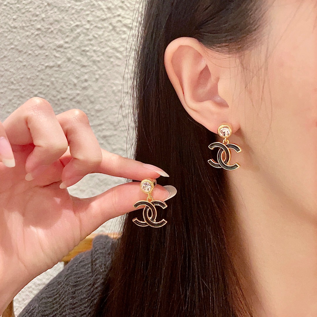 P110 Chanel Chanel 中古 earrings 👀 Chanel home styles really do not need to introduce more 😘 🎶 each one is super good-looking delicate and generous very show temperament. -High replica handbags china