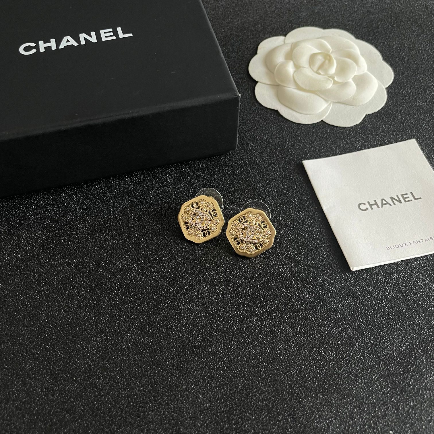 Picture [6]-P100 Chanel Chanel Medieval earrings 👀 Chanel home styles truly no need to introduce more 😘🎶 each section is super good-looking delicate and generous very show temperament. -high quality replica handbags