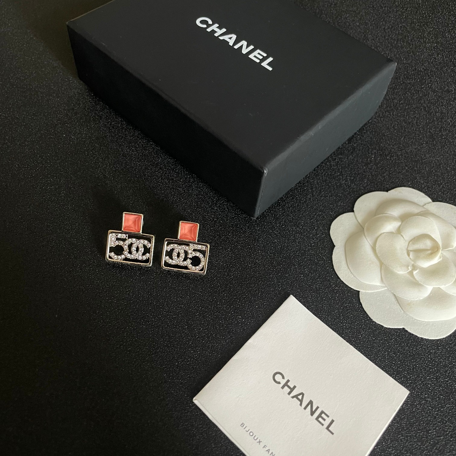 Picture [1]-P100 Chanel Chanel Medieval earrings 👀 Chanel home styles truly no need to introduce more 😘🎶 each section is super good-looking delicate and generous very show temperament. -high quality replica handbags
