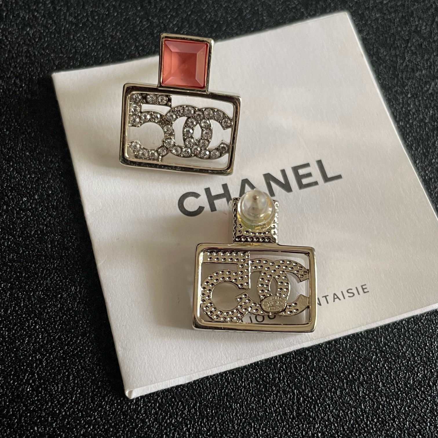 Picture [1]-P100 Chanel Chanel Medieval earrings 👀 Chanel home styles truly no need to introduce more 😘🎶 each section is super good-looking delicate and generous very show temperament. -high quality replica handbags