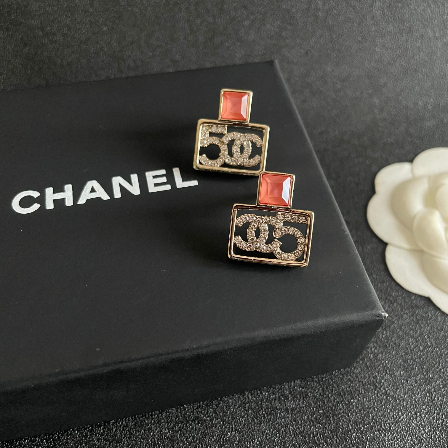 Picture [1]-P100 Chanel Chanel Medieval earrings 👀 Chanel home styles truly no need to introduce more 😘🎶 each section is super good-looking delicate and generous very show temperament. -high quality replica handbags