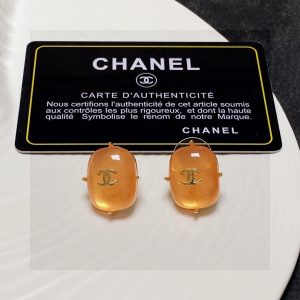 P90 Chanel 🇫🇷 Chanel double C earrings This casual with are very good looking with a hundred fashion items 🎁 daily models very modified face shape very upscale very elegant temperament Xiang Xiang's earrings are really too exquisite, lady atmosphere really 🥰 🥰🥰🥰🥰💙💙💙💙💙💙💙💙.