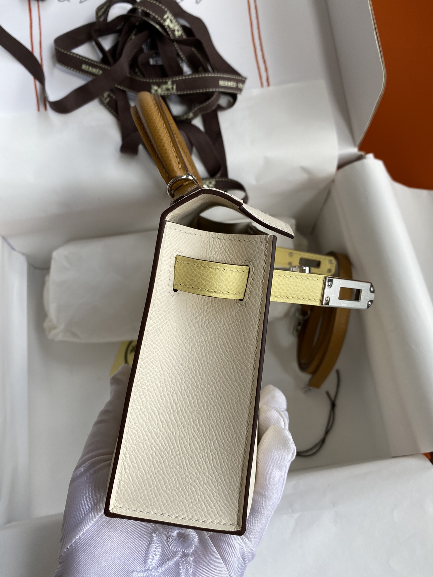 图片[6]-全手缝👉二代Mini Kelly 19cm 进口Epsom皮 奶油白拼芝麻色拼小鸡黄 银扣-高仿包包