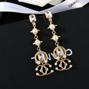 p100 Chanel earrings ✨ every detail of the workmanship is very fine this design is very beautiful this section is really super beautiful super fairy delicate miss must have