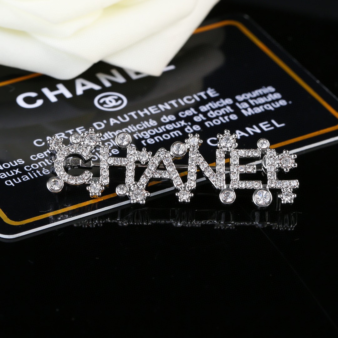 P90 Chanel Chanel fall and winter collection diamond double C brooch Don't have the heart of the design of a super perfect fashionable elements to add-High Faux Bags