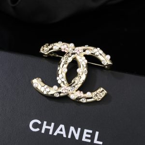 P90 Chanel Chanel double C brooch ✨ each detail is very fine workmanship this design is very beautiful this section is really super beautiful super fairy exquisite Miss must have!