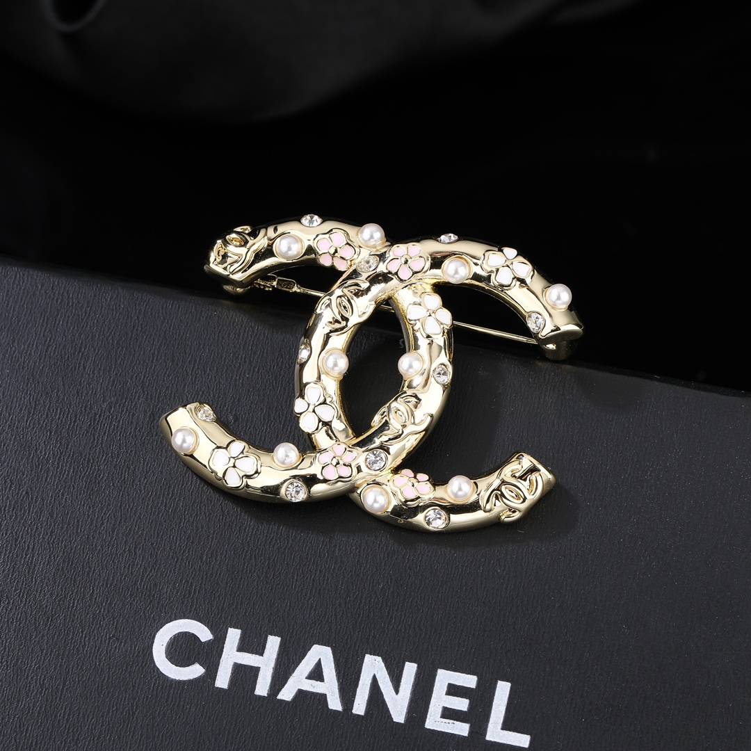 P90 香奈儿Chanel双C胸针   ✨每一个细节做工非常精细    这款设计非常美轮美奂 这款真的超级美超级仙 精致小姐姐必备-高仿包包