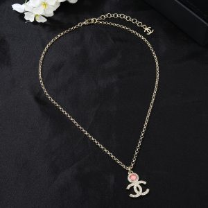 P70 Chanel Chanel New Heart Double C Necklace It's so pretty! Earrings are a must-have decorative accessory. Elegant and elegant, made of the same brass as the original.
