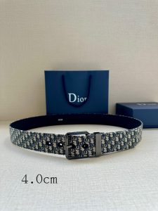 Width 4.0cm This belt is crafted in beige and black with an ultra mini Oblique print fabric and a metal-coated brass buckle for an elegant and stylish look. The belt is adjustable in length and can be worn with a variety of 40mm buckles for a casual look.