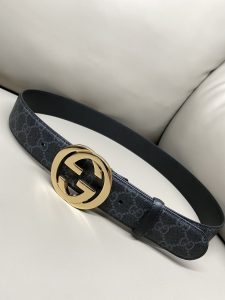GG 4.0 Wide The iconic elements of the classic design are revitalized in the Early Fall 2024 collection. This belt is made of black Super Double G leather with interlocking Double G silver-tone hardware for a personal touch.