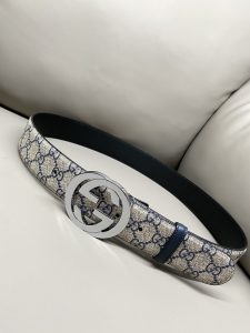 GG 4.0 Wide The iconic elements of the classic design are revitalized in the Early Fall 2024 collection. This belt is made of black Super Double G leather with interlocking Double G silver-tone hardware for a personal touch.