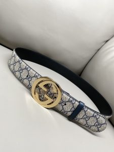 GG 4.0 Wide The iconic elements of the classic design are revitalized in the Early Fall 2024 collection. This belt is made of black Super Double G leather with interlocking Double G silver-tone hardware for a personal touch.