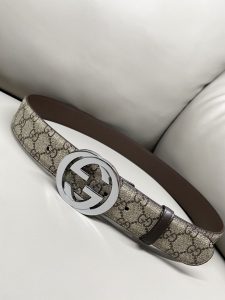 GG 4.0 Wide The iconic elements of the classic design are revitalized in the Early Fall 2024 collection. This belt is made of black Super Double G leather with interlocking Double G silver-tone hardware for a personal touch.