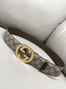 GG 4.0 Wide The iconic elements of the classic design are revitalized in the Early Fall 2024 collection. This belt is made of black Super Double G leather with interlocking Double G silver-tone hardware for a personal touch.
