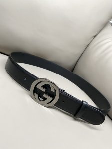 GG 4.0 Wide The iconic elements of the classic design are revitalized in the Early Fall 2024 collection. This belt is made of black Super Double G leather with interlocking Double G silver-tone hardware for a personal touch.