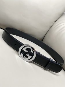 GG 4.0 Wide The iconic elements of the classic design are revitalized in the Early Fall 2024 collection. This belt is made of black Super Double G leather with interlocking Double G silver-tone hardware for a personal touch.
