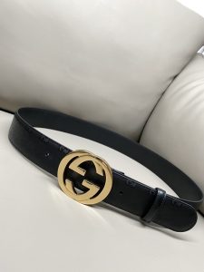 GG 4.0 Wide The iconic elements of the classic design are revitalized in the Early Fall 2024 collection. This belt is made of black Super Double G leather with interlocking Double G silver-tone hardware for a personal touch.