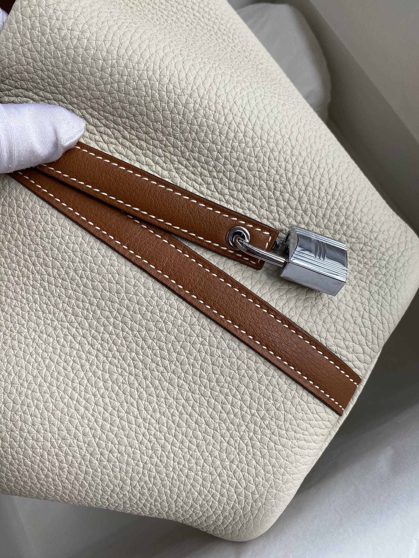 图片[5]-菜篮子Picotin…18cm 进口Taurillon Clemence皮拼Swift皮 奶昔白/金棕 银扣-高仿包包