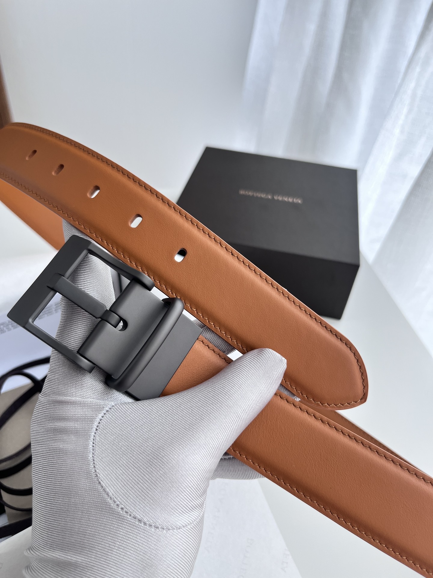 BV 2024 Reversible men's belt Double-sided Italian calfskin with new buckle design rotatable vacuum gunmetal pin buckle Belt width 3.5cm Color: orange yellow orange