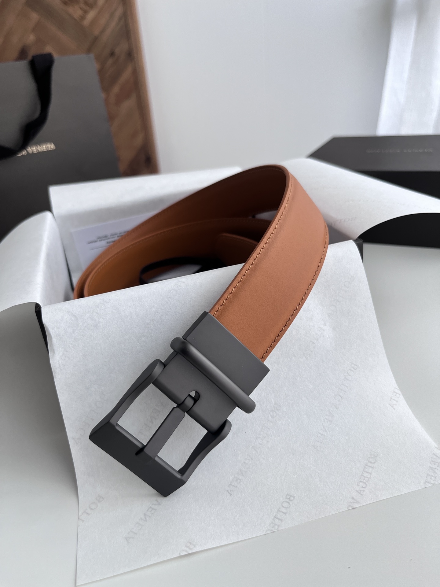 BV 2024 Reversible men's belt Double-sided Italian calfskin with new buckle design rotatable vacuum gunmetal pin buckle Belt width 3.5cm Color: orange yellow orange