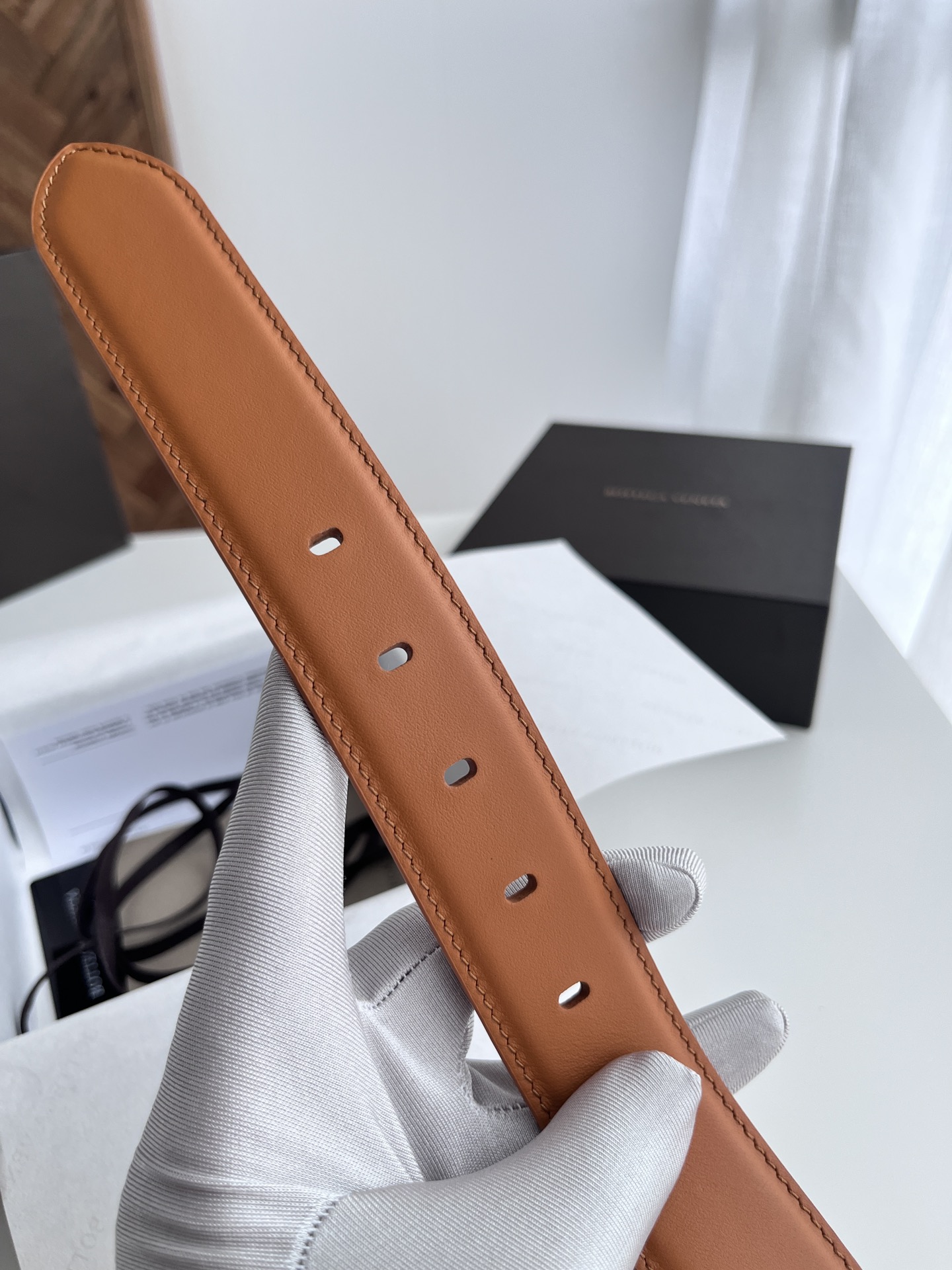 BV 2024 Reversible men's belt Double-sided Italian calfskin with new buckle design rotatable vacuum gunmetal pin buckle Belt width 3.5cm Color: orange yellow orange