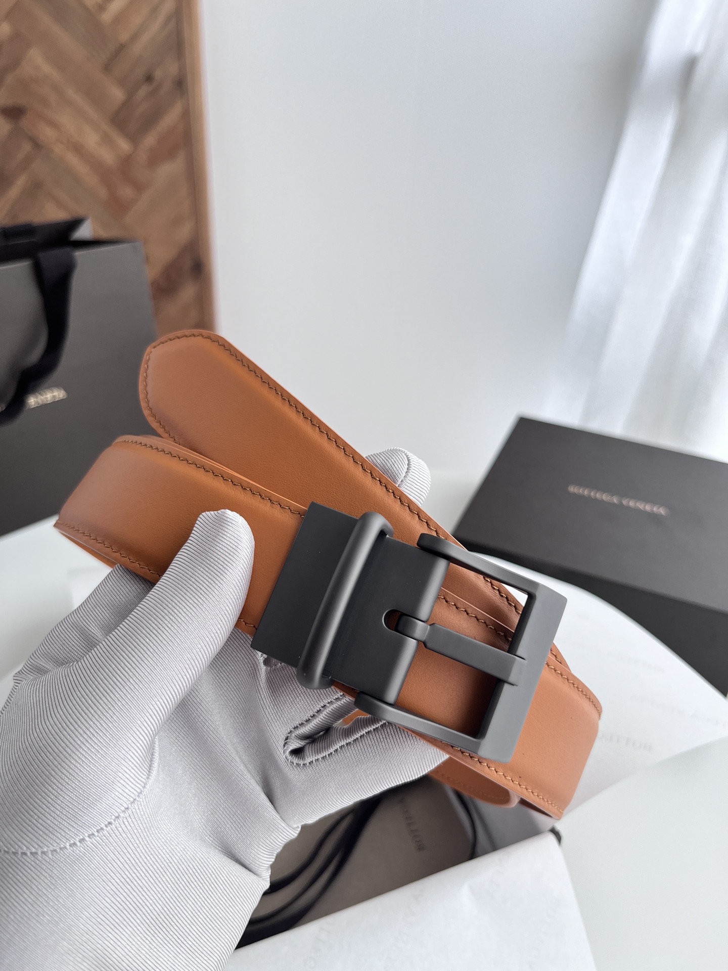 BV 2024 Reversible men's belt Double-sided Italian calfskin with new buckle design rotatable vacuum gunmetal pin buckle Belt width 3.5cm Color: orange yellow orange