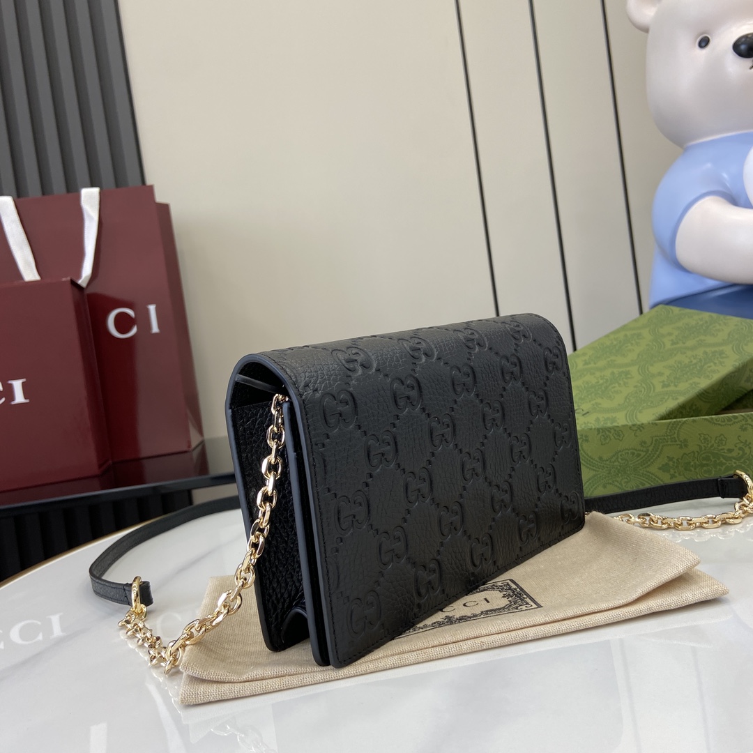 图片[2]-p680 GUCCI Emblem系列超柔软荔克色压花/全皮链条包
型号：818705
尺寸：20（长）x 12.5（宽) x 4cm（厚）
颜色：黑色全皮/
意大利创作-高仿包包