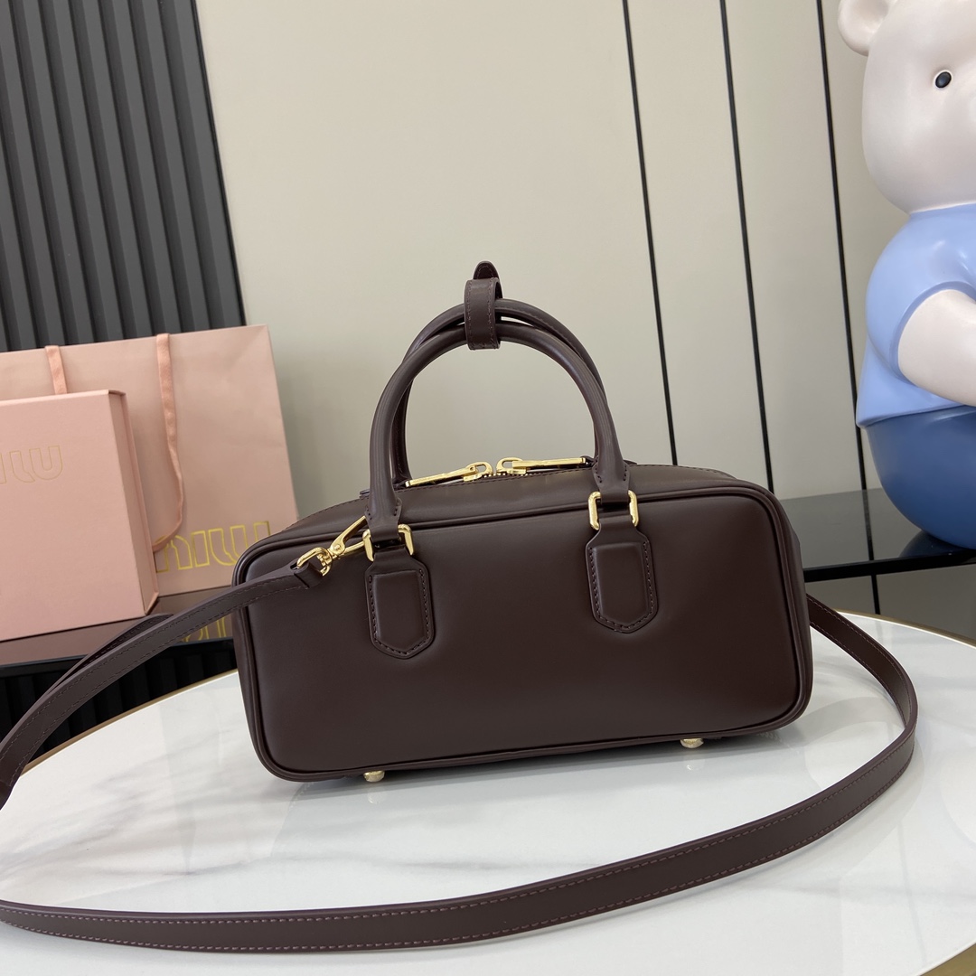 p1720 miumiu miu Arcadie Cowhide Medium (27cm) Bowling Tote/Crossbody ~ Cognac Cowhide This Arcadic handbag highlights the unique concept that fashion is a reflection of reality translated into material form with a metal hardware finish mirroring the monogrammed logo exquisite workmanship extraordinary highlights the recognizable classic style dynamic and elegant lines With adjustable detachable shoulder strap presents a practical and versatile design with modern appealDetachable adjustable shoulder strap with zipper closurePainted metal letter logo on front with lining and zipper pocket with studsModel No.: 5BB148Size: 27 (L) x 12 (W) x 9cm (Thick)Color: Grey/-High quality imitation factory