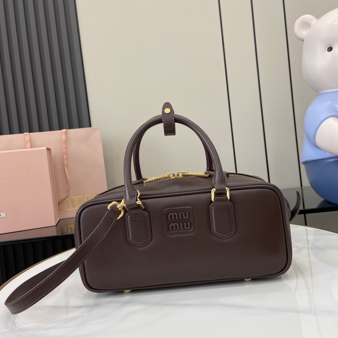 p1720 miumiu miu Arcadie Cowhide Medium (27cm) Bowling Tote/Crossbody ~ Cognac Cowhide This Arcadic handbag highlights the unique concept that fashion is a reflection of reality translated into material form with a metal hardware finish mirroring the monogrammed logo exquisite workmanship extraordinary highlights the recognizable classic style dynamic and elegant lines With adjustable detachable shoulder strap presents a practical and versatile design with modern appealDetachable adjustable shoulder strap with zipper closurePainted metal letter logo on front with lining and zipper pocket with studsModel No.: 5BB148Size: 27 (L) x 12 (W) x 9cm (Thick)Color: Grey/-High quality imitation factory